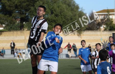 Galería con 30 fotos del San Fernando CD 'B'-Chiclana Industrial y dos partidos de fútbol base