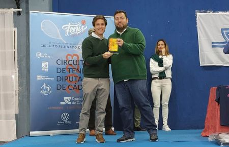 Galería de fotos de la entrega de trofeos del Circuito de Diputación de tenis en La Salina
