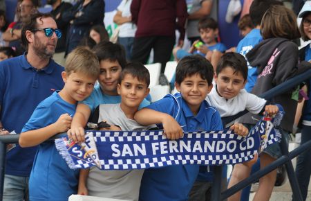 Un millar de escolares isleños apoyaron al SFCD, que tiene la baja de Lanchi y las dudas de Biabiany y José Carlos para recibir el sábado al Alcorcón