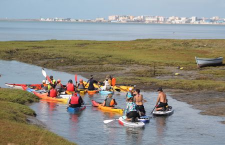 Galería de fotos de la I Travesía de la bahía en bicicleta, kayak y paddle surf en Bahía Sur