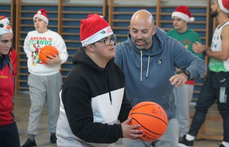 Galería con 20 fotos de la visita del CB San Fernando EBA a Basket sin límites