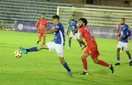 Galería de fotos del partido SFCD-Deportiva Minera y en el que debutó el punta brasileño Dennys Silva
