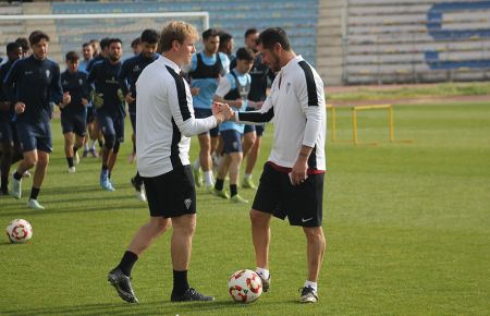 Jaime Bugatto y Tati Maldonado se saludan. 
