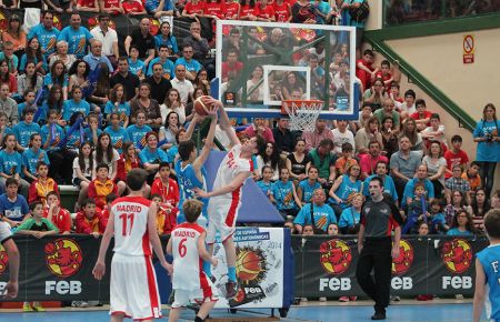 Una galería con 100 fotos que recogen los 20 años del Nacional de Minibasket en San Fernando