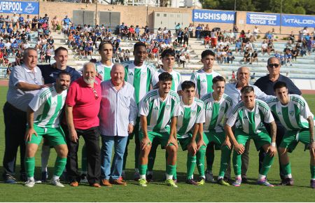 Galería con 42 fotos de un derbi inédito entre el CD Pastora 1966 y el CD San Fernando 1940