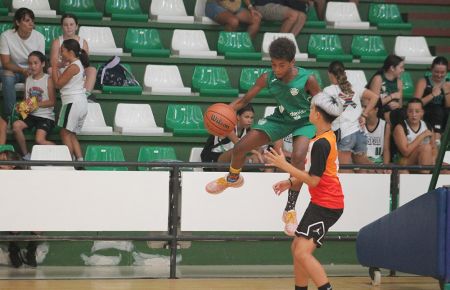 La galería con 46 imágenes del clinic de Raúl Pérez y el torneo 3x3 del CB San Fernando