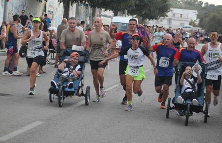 Una galería con 115 fotos que recoge el exitoso regreso de la Carrera Popular del Alzheimer en San Fernando